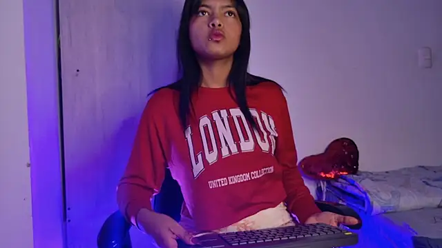 Snapshot of miamiller188 chatting on November 21, 2025, 12:43 am miamiller188 online show from November 21, 2025, 12:43 am