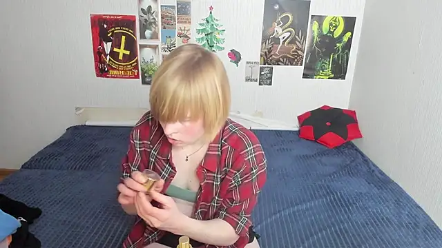 Cattie w  online show from March 10, 2026, 1:10 am