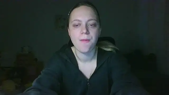Snapshot of Cynoraye chatting on February 25, 2026, 1:37 am Cynoraye online show from February 25, 2026, 1:37 am
