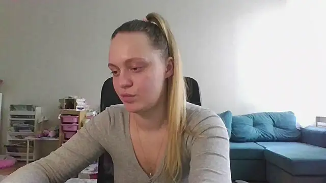 Snapshot of Cynoraye chatting on March 4, 2026, 2:23 pm Cynoraye online show from March 4, 2026, 2:23 pm