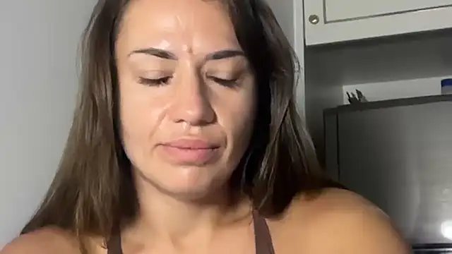 Roriann online show from March 7, 2026, 1:52 pm