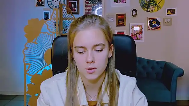 JuneWoods online show from October 6, 2025, 6:33 am