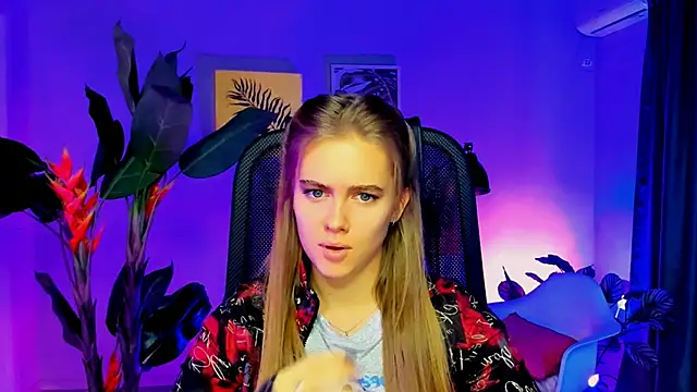 JuneWoods online show from November 19, 2025, 6:24 am