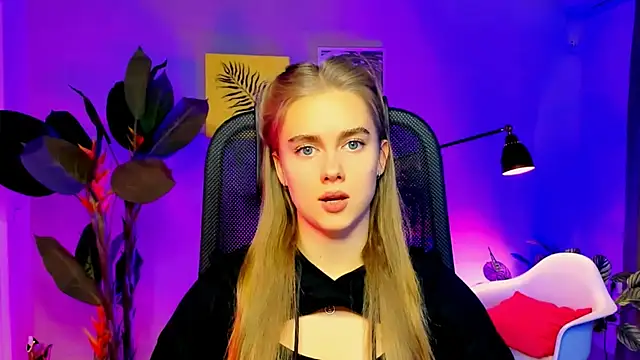 JuneWoods online show from November 20, 2025, 9:20 am