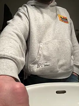 Snapshot of straight2fucked chatting on March 4, 2026, 6:47 pm straight2fucked online show from March 4, 2026, 6:47 pm