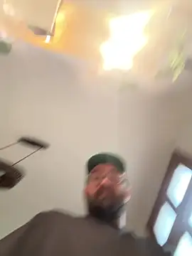 Snapshot of straight2fucked chatting on March 5, 2026, 8:21 am straight2fucked online show from March 5, 2026, 8:21 am