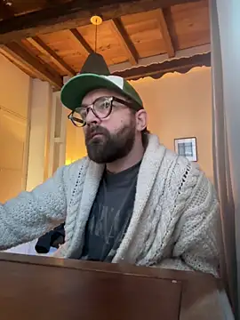 Snapshot of straight2fucked chatting on March 19, 2026, 9:24 am straight2fucked online show from March 19, 2026, 9:24 am