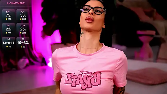 Snapshot of EvaAmanti chatting on February 4, 2026, 4:40 am EvaAmanti online show from February 4, 2026, 4:40 am