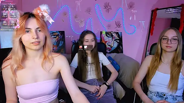 Snapshot of rebecca_smile chatting on June 15, 2026, 7:16 pm rebecca smile online show from June 15, 2026, 7:16 pm