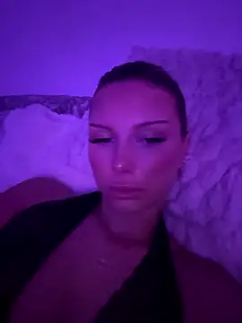 Snapshot of blondeeee chatting on January 7, 2026, 5:04 pm blondeeee online show from January 7, 2026, 5:04 pm