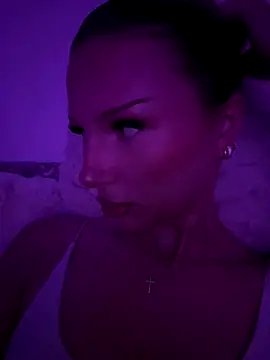 Snapshot of blondeeee chatting on January 8, 2026, 6:21 pm blondeeee online show from January 8, 2026, 6:21 pm