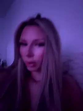 Snapshot of blondeeee chatting on January 13, 2026, 4:45 pm blondeeee online show from January 13, 2026, 4:45 pm