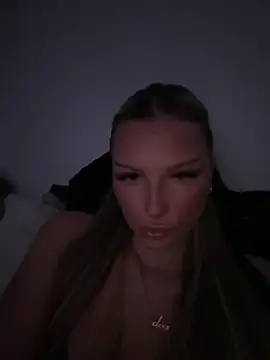 Snapshot of blondeeee chatting on February 24, 2026, 6:06 pm blondeeee online show from February 24, 2026, 6:06 pm