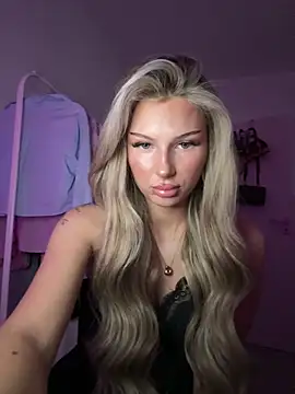 blondeeee online show from June 12, 2026, 3:55 pm