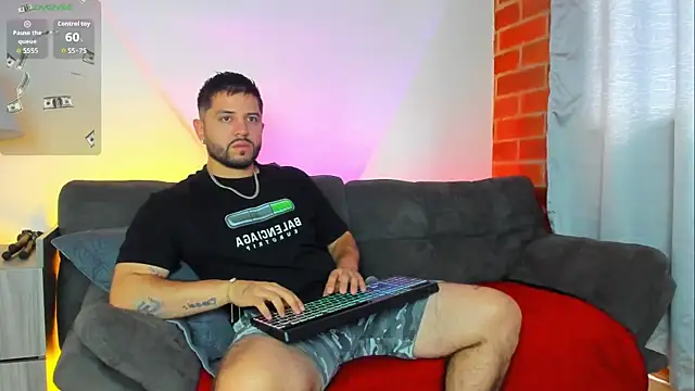 Snapshot of TomSloam chatting on October 15, 2025, 1:00 pm TomSloam online show from October 15, 2025, 1:00 pm