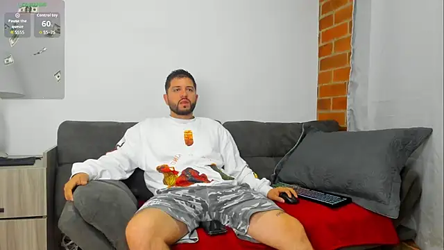 Snapshot of TomSloam chatting on October 20, 2025, 10:59 am TomSloam online show from October 20, 2025, 10:59 am