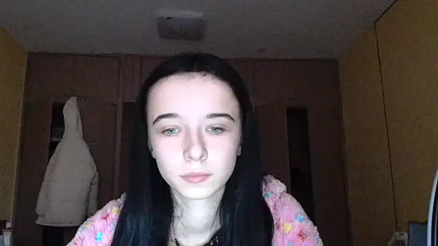 Snapshot of Emilia_Light chatting on November 3, 2025, 6:47 am Emilia Light online show from November 3, 2025, 6:47 am