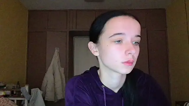 Snapshot of Emilia_Light chatting on November 13, 2025, 7:40 am Emilia Light online show from November 13, 2025, 7:40 am