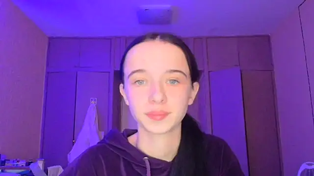 Snapshot of Emilia_Light chatting on November 14, 2025, 6:45 am Emilia Light online show from November 14, 2025, 6:45 am