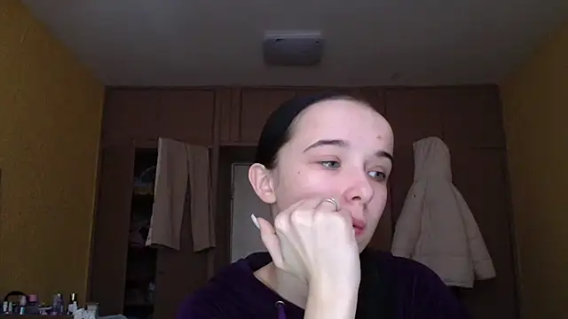 Emilia Light online show from January 13, 2026, 8:19 am