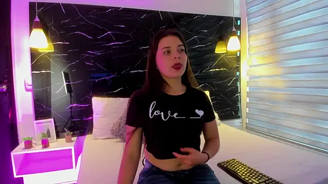 ZOE LE online show from October 15, 2025, 11:54 am