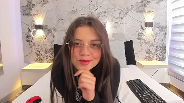 ZOE LE online show from April 23, 2026, 12:29 pm