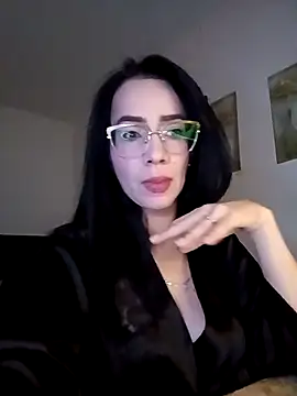 YaraDuartee online show from October 17, 2025, 7:49 pm