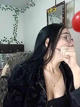 YaraDuartee online show from February 17, 2026, 12:40 am