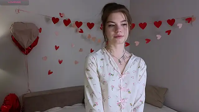 TwixieGuo online show from March 12, 2026, 11:27 am