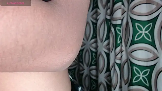 Snapshot of Lilitth_rose chatting on November 18, 2025, 2:50 am Lilitth rose online show from November 18, 2025, 2:50 am