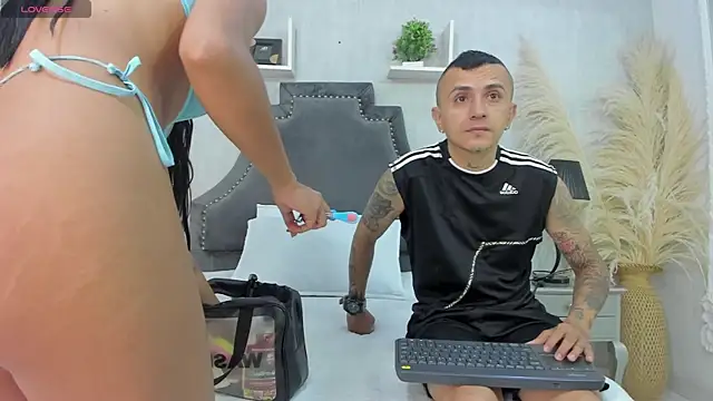 CharlotteAndSimon online show from December 21, 2025, 1:40 pm