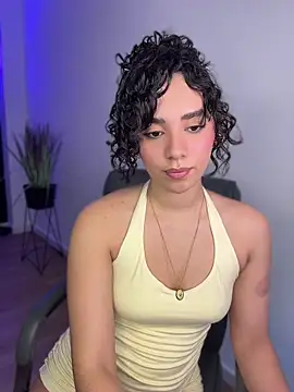 Capricho 01 online show from April 30, 2026, 8:15 pm