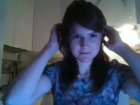 Snapshot of Arivonne chatting on February 28, 2026, 9:05 pm Arivonne online show from February 28, 2026, 9:05 pm