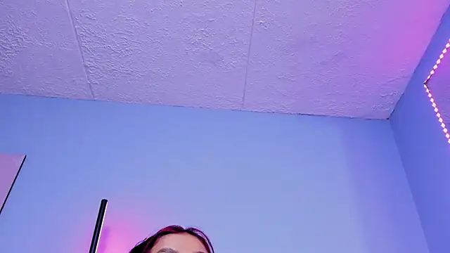 Snapshot of KathiaSaenz_ chatting on November 21, 2025, 4:22 am KathiaSaenz online show from November 21, 2025, 4:22 am