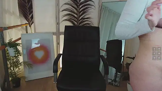 Snapshot of MayWins chatting on November 23, 2025, 10:42 pm MayWins online show from November 23, 2025, 10:42 pm