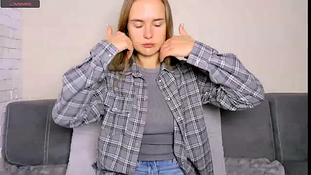 LilMary  online show from November 7, 2025, 8:25 am