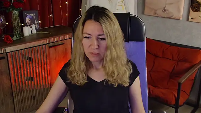 DonnaSmitth online show from May 12, 2026, 6:49 pm