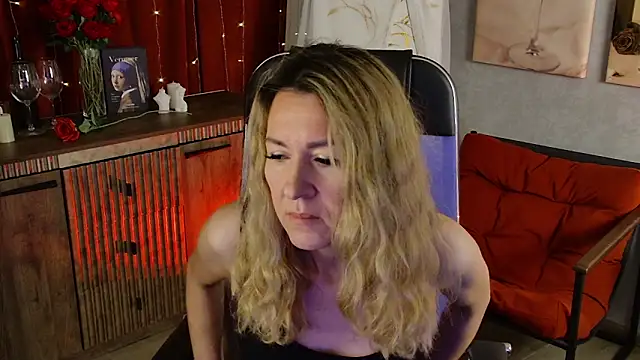Snapshot of DonnaSmitth chatting on May 13, 2026, 6:27 pm DonnaSmitth online show from May 13, 2026, 6:27 pm