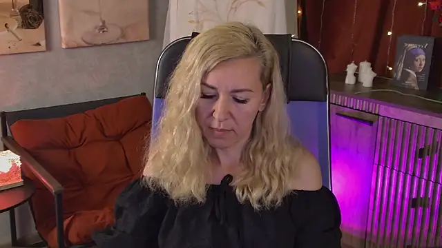 DonnaSmitth online show from June 16, 2026, 6:43 pm