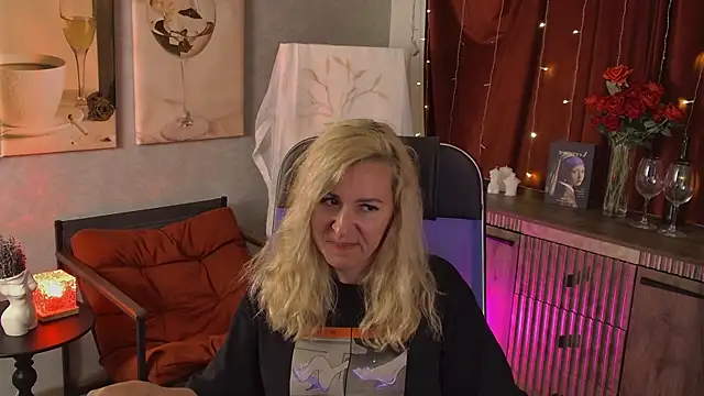 DonnaSmitth online show from June 25, 2026, 5:12 am