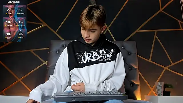 Lian Miller1  online show from January 9, 2026, 12:30 pm