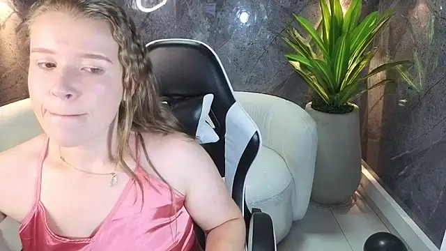 Snapshot of carla_tp chatting on October 23, 2025, 12:37 pm carla tp online show from October 23, 2025, 12:37 pm