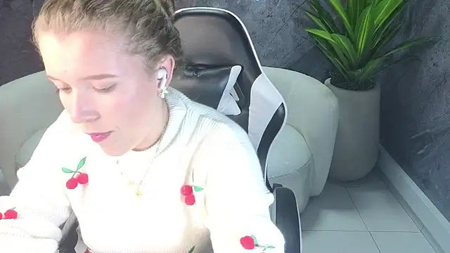 Snapshot of carla_tp chatting on November 4, 2025, 1:21 pm carla tp online show from November 4, 2025, 1:21 pm