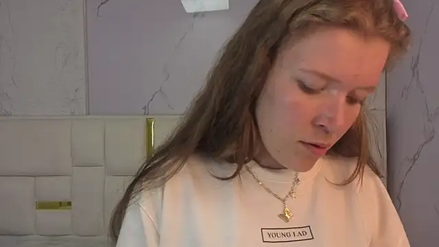 Snapshot of carla_tp chatting on November 25, 2025, 1:00 pm carla tp online show from November 25, 2025, 1:00 pm