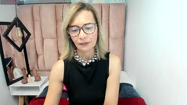 Issa Milf   online show from April 29, 2026, 3:05 pm