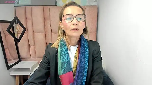 Issa Milf   online show from May 2, 2026, 2:22 pm