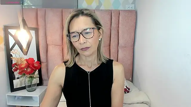 Snapshot of Issa_Milf__ chatting on July 6, 2026, 1:41 pm Issa Milf online show from July 6, 2026, 1:41 pm