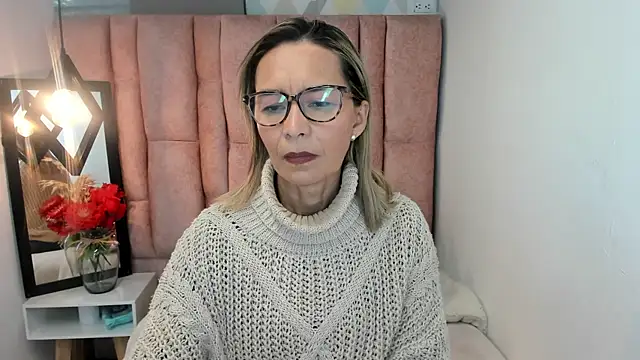 Snapshot of Issa_Milf__ chatting on July 23, 2026, 2:37 pm Issa Milf online show from July 23, 2026, 2:37 pm