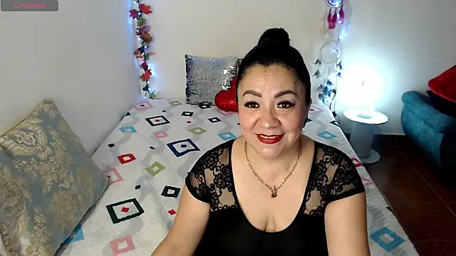 yourhornyjuliettee online show from June 17, 2026, 8:10 pm
