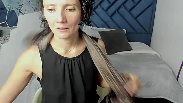 Valery More   online show from November 10, 2025, 12:04 pm